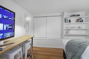 Newly Renovated Studio w Parking-Netflix