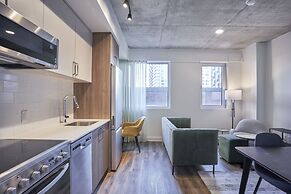 Corporate  Business stays in MTL DT