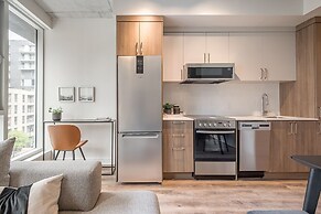 Corporate  Business stays in MTL DT