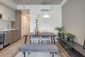 Corporate  Business stays in MTL DT