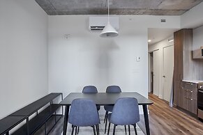 Corporate  Business stays in MTL DT