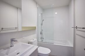 Corporate  Business stays in MTL DT