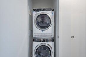 Corporate  Business stays in MTL DT