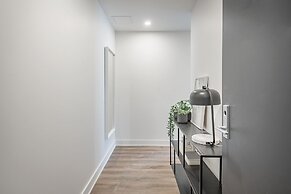 Corporate  Business stays in MTL DT