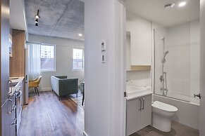 Corporate  Business stays in MTL DT