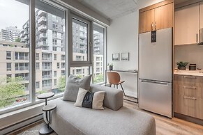 Corporate  Business stays in MTL DT