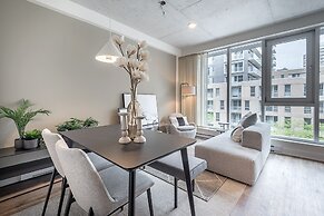 Corporate  Business stays in MTL DT