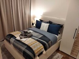 Corporate  Business stays in MTL DT