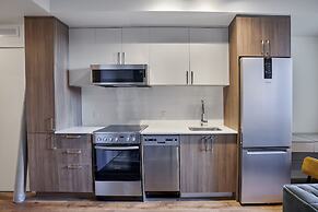 Corporate  Business stays in MTL DT