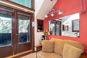 Manitou Lodge 11 Hotel Room by Alpine Lodging Telluride