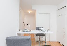 Front St - Entertainment District