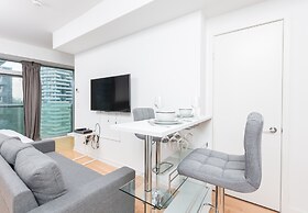 Front St - Entertainment District