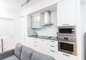 Front St - Entertainment District