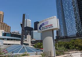 Front St - Entertainment District