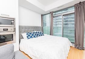 Front St - Entertainment District