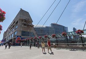 Front St - Entertainment District