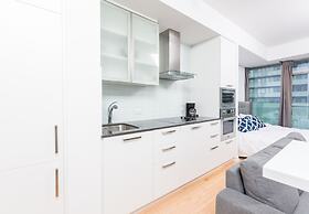 Front St - Entertainment District