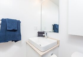 Front St - Entertainment District