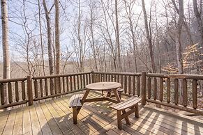 Moonshine Ridge Cabin with Hot Tub and Fire Pit