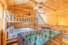 Moonshine Ridge Cabin with Hot Tub and Fire Pit