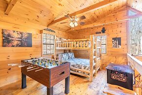 Moonshine Ridge Cabin with Hot Tub and Fire Pit