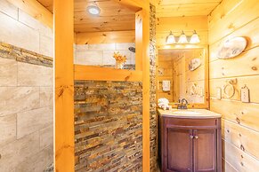 Moonshine Ridge Cabin with Hot Tub and Fire Pit