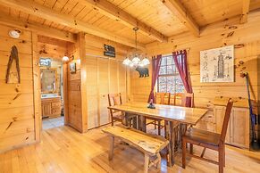 Moonshine Ridge Cabin with Hot Tub and Fire Pit