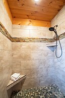 Moonshine Ridge Cabin with Hot Tub and Fire Pit