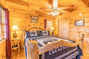 Moonshine Ridge Cabin with Hot Tub and Fire Pit