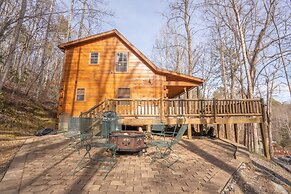 Moonshine Ridge Cabin with Hot Tub and Fire Pit