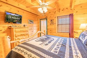 Moonshine Ridge Cabin with Hot Tub and Fire Pit