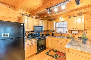 Moonshine Ridge Cabin with Hot Tub and Fire Pit