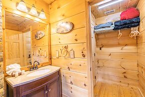Moonshine Ridge Cabin with Hot Tub and Fire Pit