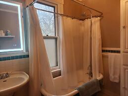 Downen House Bed & Breakfast