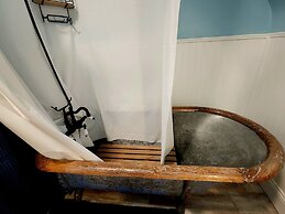 Downen House Bed & Breakfast