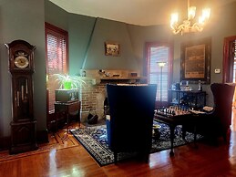 Downen House Bed & Breakfast