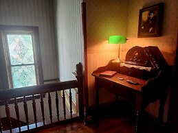 Downen House Bed & Breakfast