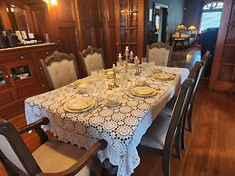 Downen House Bed & Breakfast