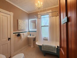 Downen House Bed & Breakfast