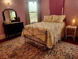 Downen House Bed & Breakfast