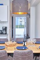 Queen's Lodge Mastrinka by Litto