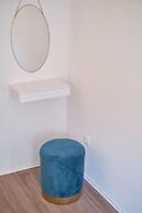 Queen's Lodge Mastrinka by Litto