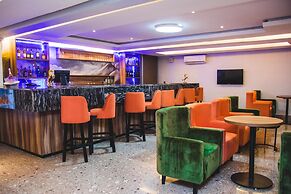 BON HOTEL PLATINUM