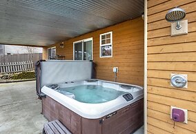 Westside Mountain View 2 Bedroom Home by RedAwning