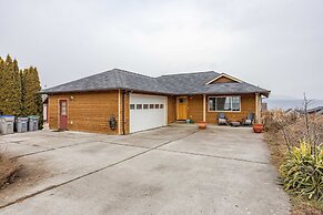 Westside Mountain View 2 Bedroom Home by RedAwning