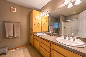 Westside Mountain View 2 Bedroom Home by RedAwning