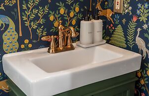 Westside Mountain View 2 Bedroom Home by RedAwning