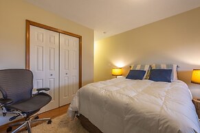 Westside Mountain View 2 Bedroom Home by RedAwning