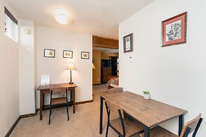 Manitou Lodge 4 Hotel Room by Alpine Lodging Telluride