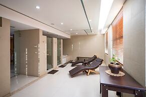 Stunning Ocean Front By Condo Boutique